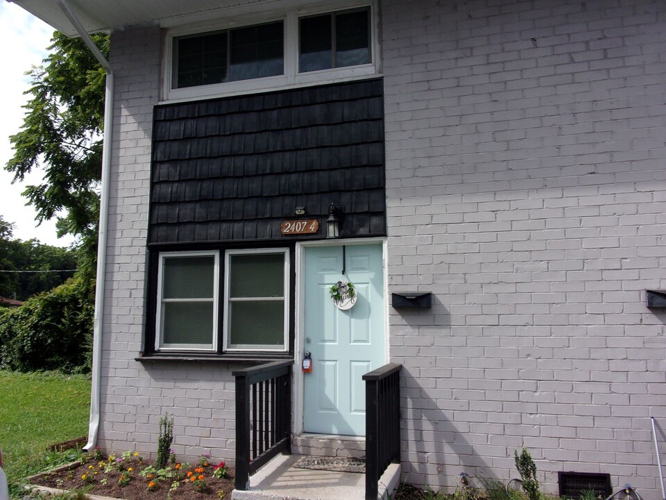 2407-4 Julia Ave in Charlotte, NC - Foto de edificio