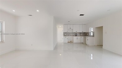 14860 Pierce St in Miami, FL - Building Photo - Building Photo