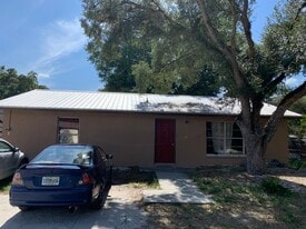 68 Hardee St, Unit A in La Belle, FL - Building Photo