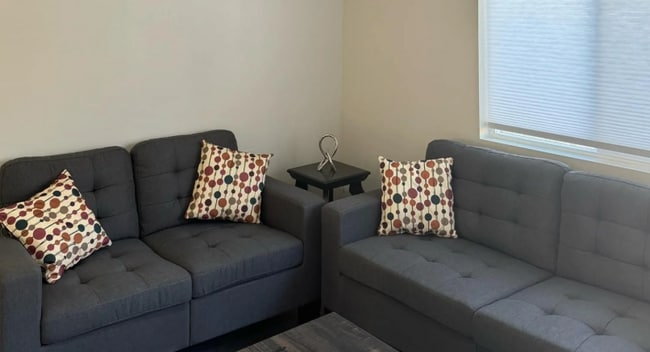 4744 Voltaire St in San Diego, CA - Foto de edificio - Building Photo