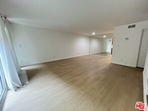 5115 Kester Ave in Los Angeles, CA - Building Photo - Building Photo