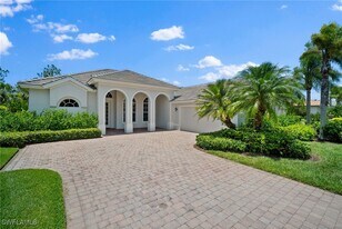 8884 Mustang Island Cir in Naples, FL - Building Photo