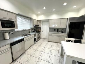 2235 SW 23rd Ave in Miami, FL - Foto de edificio - Building Photo