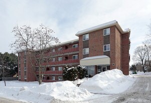 77 Brybeck Cres in Kitchener, ON - Building Photo