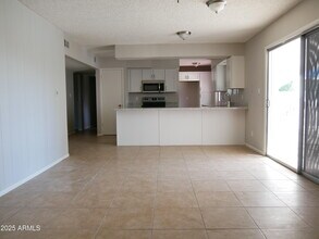 1719 N Circle Dr in Tempe, AZ - Foto de edificio - Building Photo