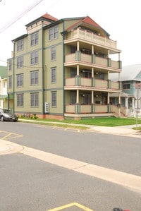 18 Atlantic Ave in Ocean Grove, NJ - Foto de edificio - Building Photo