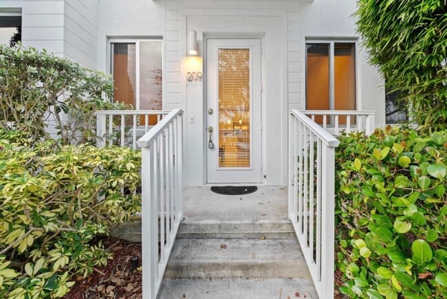 2641 NE 212th Ter, Unit 209 in Miami, FL - Foto de edificio - Building Photo