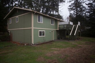 1205 NW Crosby Ave in Oak Harbor, WA - Building Photo - Building Photo