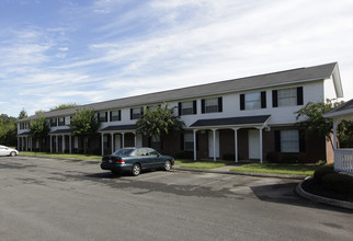 Clairmont Apartments in Calhoun, GA - Building Photo - Building Photo