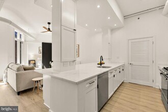 1700 Kalorama Rd NW in Washington, DC - Building Photo - Building Photo