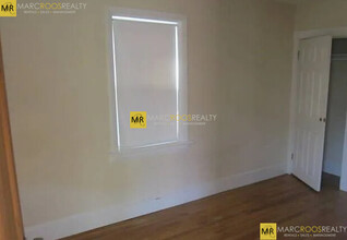 25 Shepard St, Unit 1 in Boston, MA - Foto de edificio - Building Photo