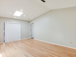 548 Winding Willow Dr in Palm Harbor, FL - Building Photo - Building Photo