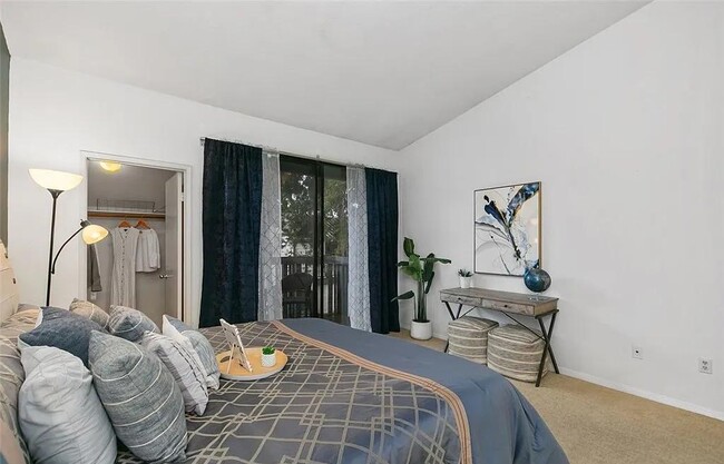 2526 W MacArthur Blvd in Santa Ana, CA - Building Photo - Building Photo