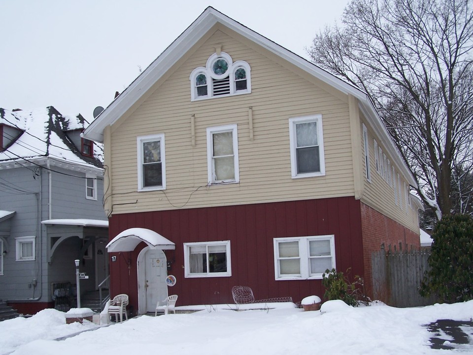 17 Mary St in Port Jervis, NY - Building Photo