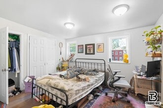 126 Hall St in Brooklyn, NY - Foto de edificio - Building Photo