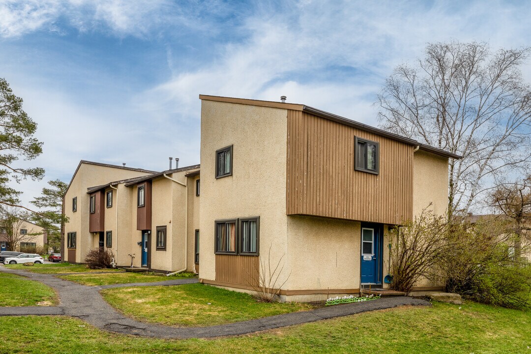 Tanglewood in Ottawa, ON - Building Photo