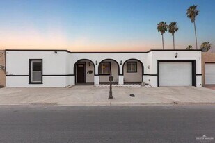 23 West St in McAllen, TX - Building Photo