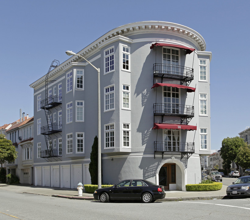 98 Cervantes Blvd in San Francisco, CA - Building Photo