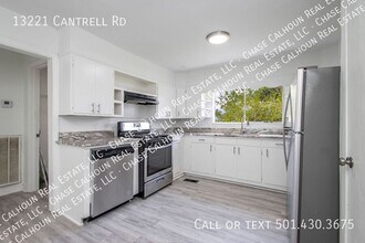 13221 Cantrell Rd in Little Rock, AR - Building Photo - Building Photo