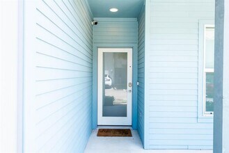 301 W Stassney Ln in Austin, TX - Building Photo - Building Photo