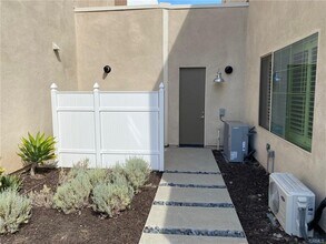 119 Sculpture in Irvine, CA - Building Photo - Building Photo