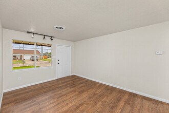 4699 NW Ozmun Ave in Lawton, OK - Building Photo - Building Photo