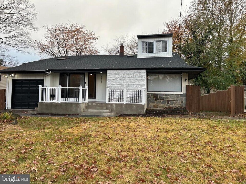 1617 Bryant Rd in Cherry Hill Township, NJ - Foto de edificio