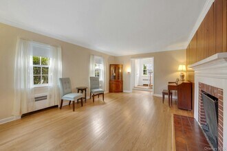 136 White Rd in Scarsdale, NY - Building Photo - Building Photo
