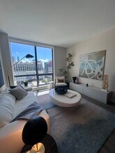 160 NW 27th St, Unit A30 in Miami, FL - Building Photo - Building Photo