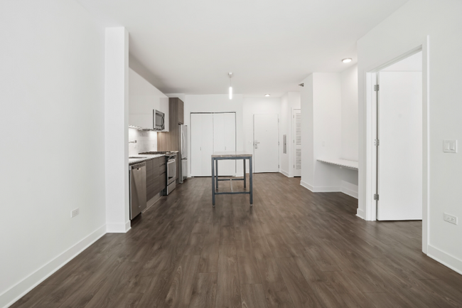 property at 224 W Hubbard St
