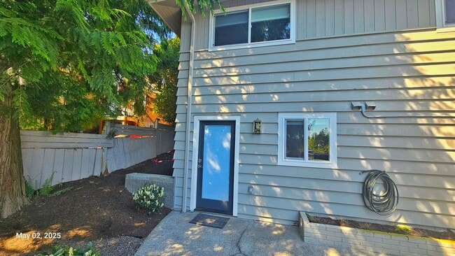 7354 34th Ave NE in Seattle, WA - Building Photo - Building Photo