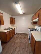 1433 E Douglas Ave in Visalia, CA - Building Photo - Building Photo
