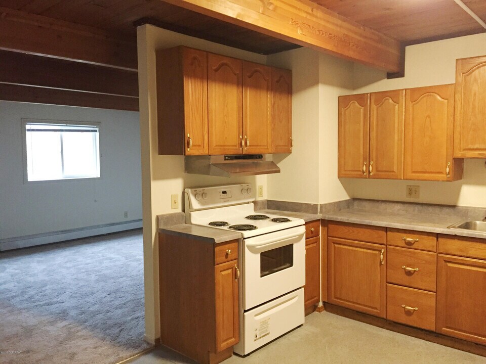 2805 W 31st Ave in Anchorage, AK - Building Photo