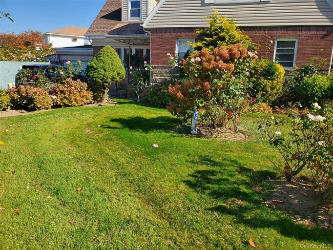 166-06 Willets Point Blvd in Queens, NY - Building Photo - Building Photo