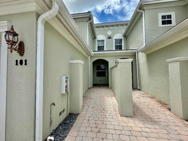 property at 1305 Mariposa Cir