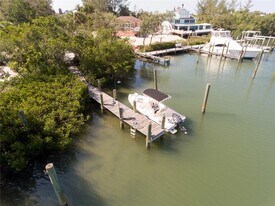 120 Gasparilla St in Boca Grande, FL - Building Photo