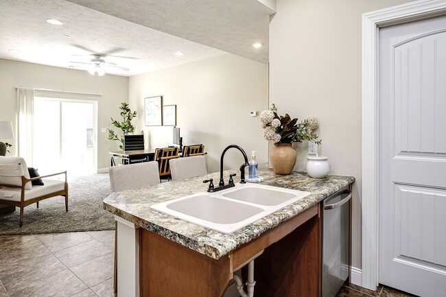 Residences at Oak Pointe in Grand Island, NE - Building Photo - Building Photo