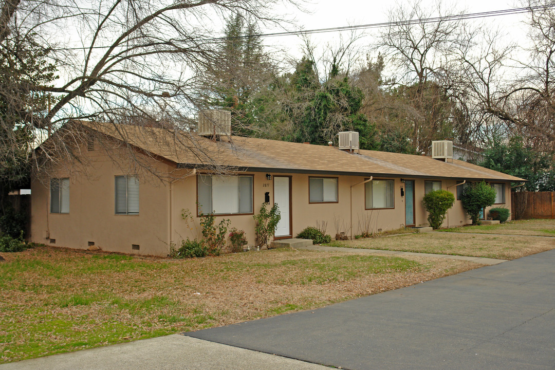 2877-2881 Mahan St in Redding, CA - Building Photo