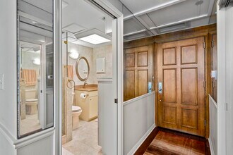 1801 Lavaca St, Unit 8B in Austin, TX - Building Photo - Building Photo