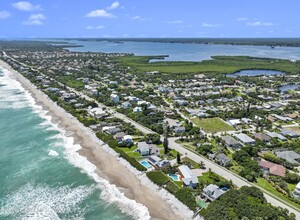 4985 S Hwy A1A in Melbourne Beach, FL - Foto de edificio - Building Photo