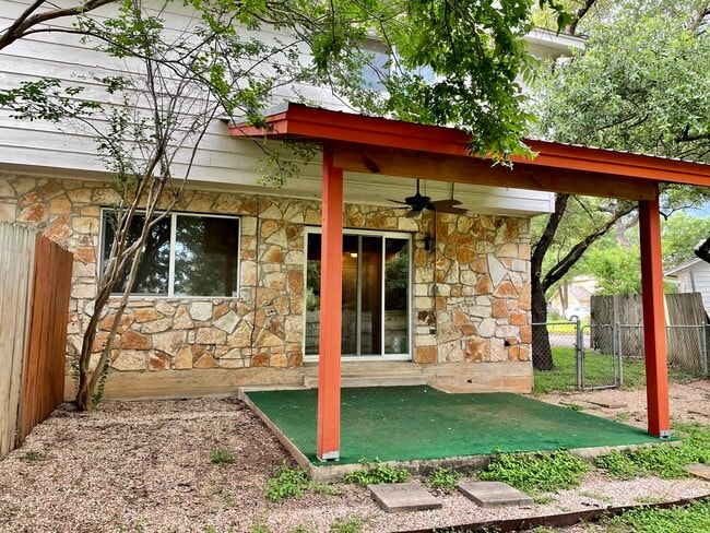 9011 Sawtooth Ln, Unit A in Austin, TX - Building Photo - Building Photo