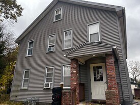 27 Linda Ave in Chicopee, MA - Building Photo