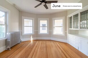 Room in Shared 5 bed/2 bath home in Brookline, MA - Building Photo