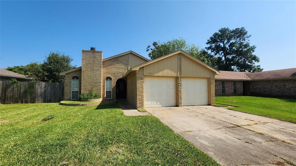 12815 Drifting Winds Dr in Houston, TX - Building Photo