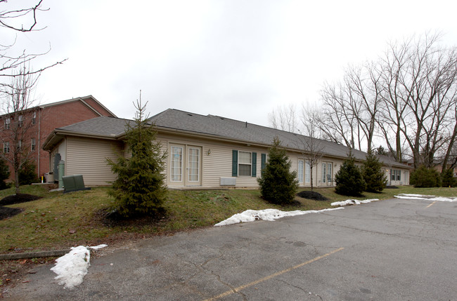 Village Shalom Apartments in Columbus, OH - Building Photo - Building Photo