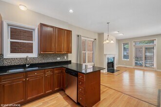 882 W Lill Ave in Chicago, IL - Building Photo - Building Photo