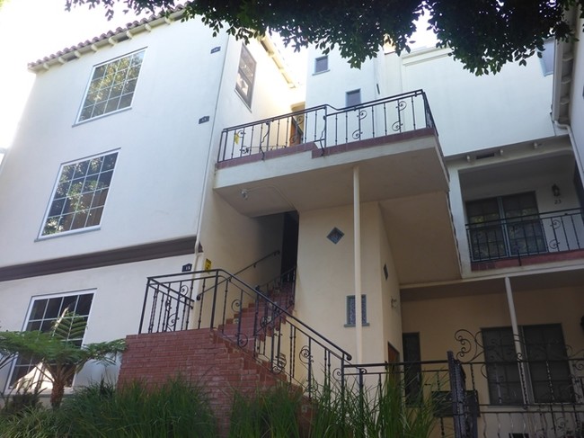 15 Loma Ave