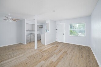 Eastbrook Apartments in Winter Park, FL - Building Photo - Interior Photo