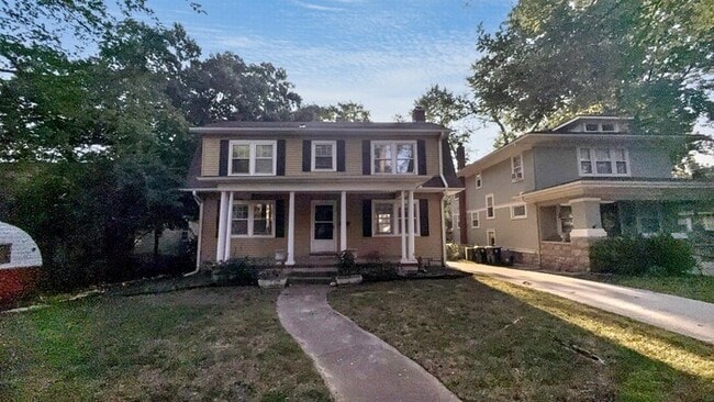 property at 5635 Kenwood Ave