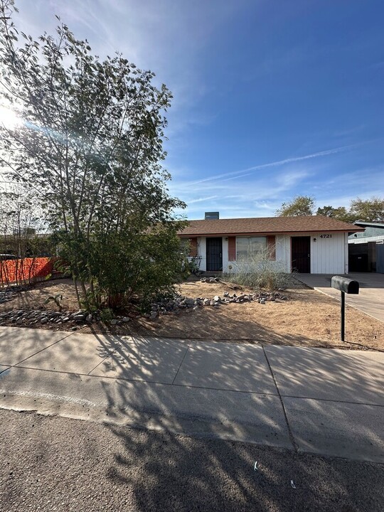 4721 E Saint Catherine Ave in Phoenix, AZ - Building Photo